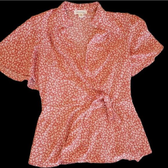 Beautiful flowy top  - Picture 4 of 8